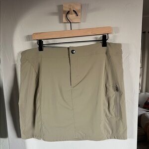 Columbia women’s tan Athletic Skort